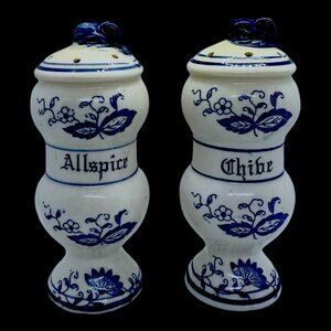 Vintage ARNARD Blue Onion All Spice & Chive Shakers White & Blue Flowers 4.25"